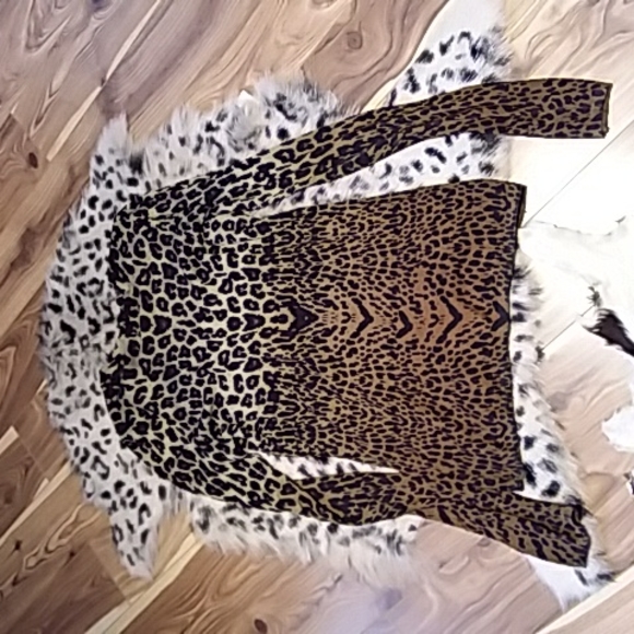 Buffalo vneck leopard print sweater - Picture 4 of 4
